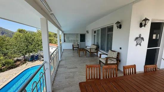 In Dalyan Gökbel mit See- und Meerblick 4+1 Villa zu verkaufen