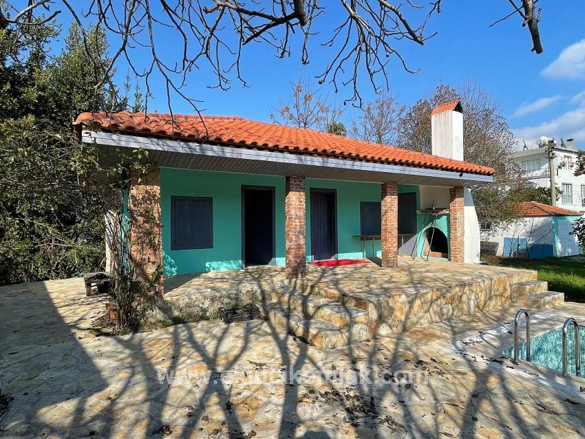 Продается Отдельно Стоящий Одноэтажный Дом На Участке Площадью 2882 М2 В Городе Эскикёй.