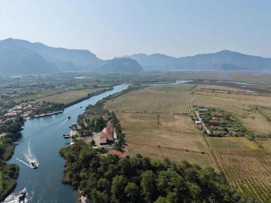 Село Köyceğiz в районе Çandır, у канала, 20.000м2 продажа поля