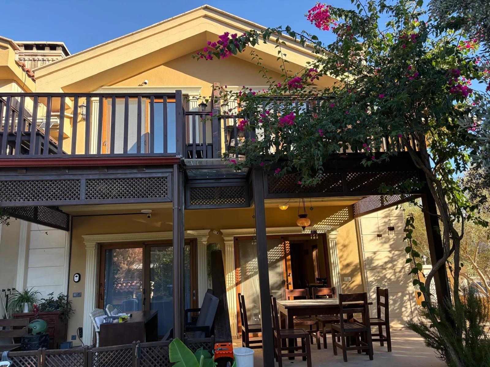 Dalyan Maraş'ta kral mezarları manzaralı 4+1 satılık villa