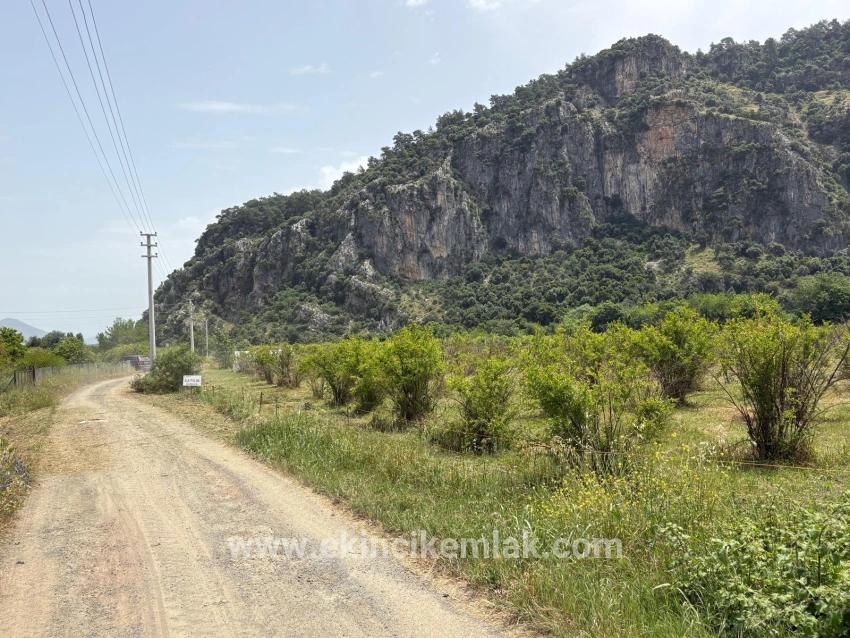 Ortaca Okçular Mah. Satılık Arsa - Konut İmar Durumlu - 2.100 m²