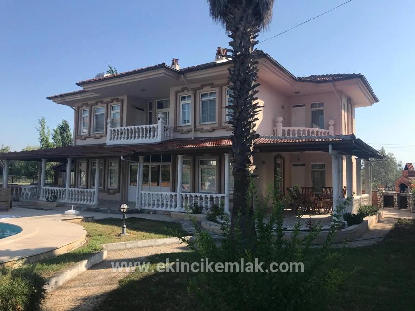 Dalyan'da 1000m2 Arsa İçerisinde 4+1 Satılık Villa