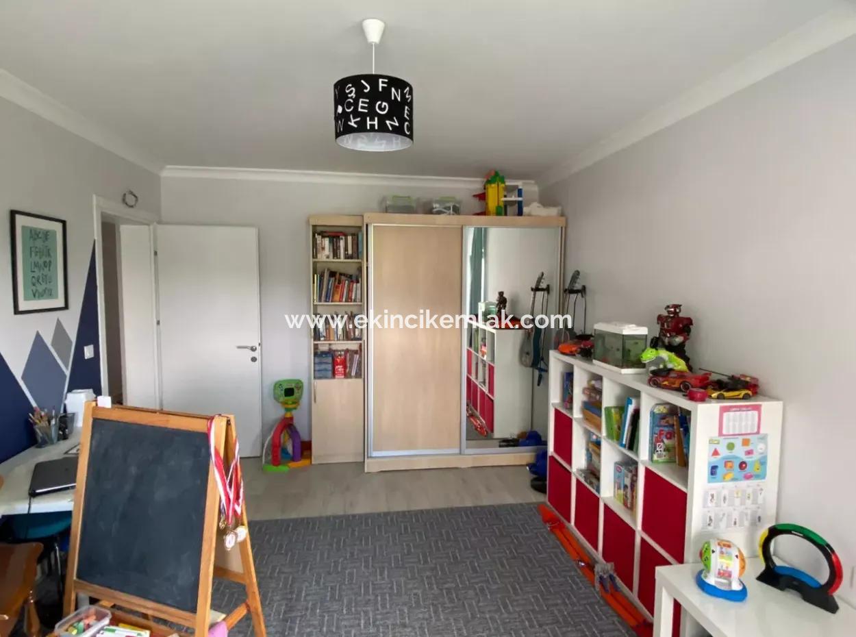 Okçular'da Satılık Villa Lüks 5 Yatak Odalı Satılık Villa