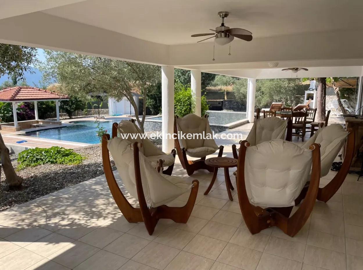 Çandır''da 5+2 Satılık Villa