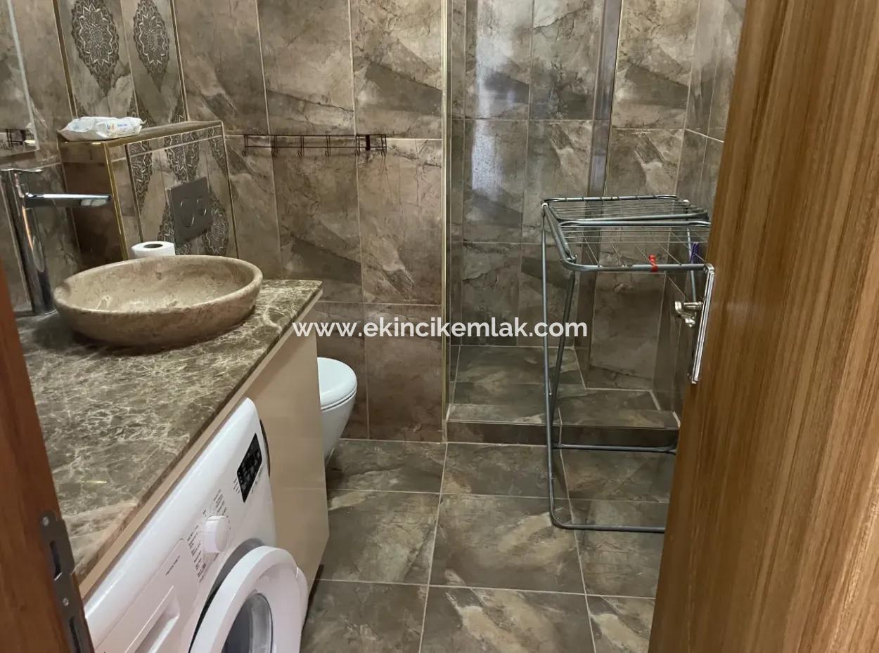 Akçapınar'da Deniz Manzaralı Satılık 6+1 Villa