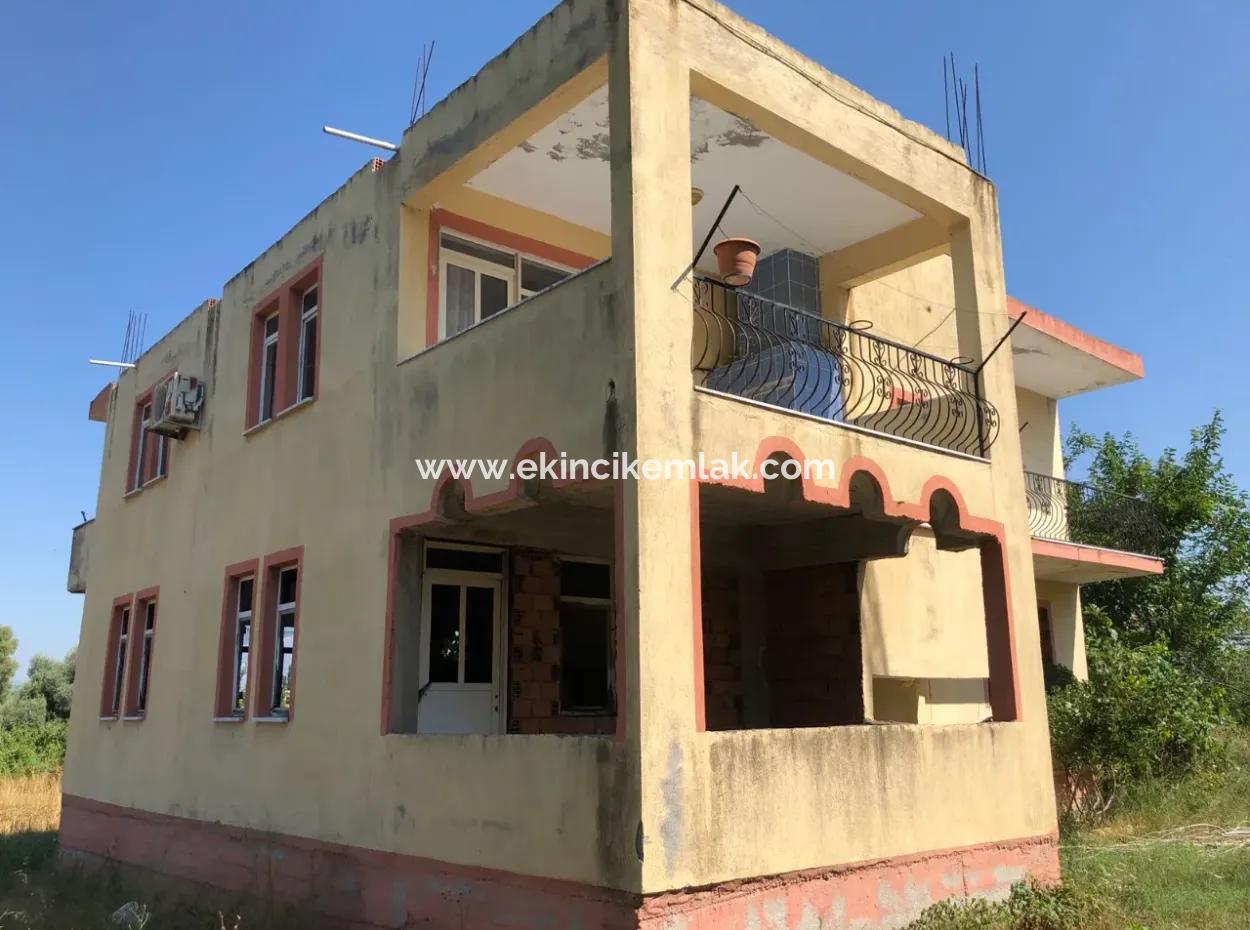 Seydikemerde 727M2 Arsa İçinde Satılık 2 Katlı Ev Villa