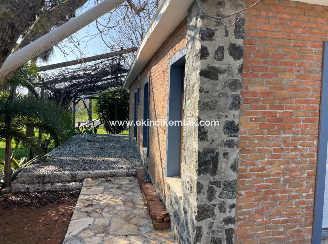 Eskiköy'de 2882 M2 Arsa İçerisinde Müstakil Satılık Tek Katlı Ev