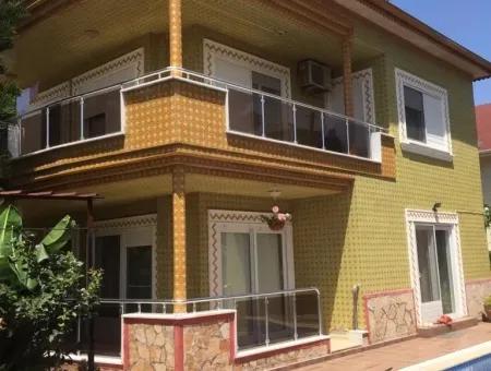 Alanya Telatiye Mahallesi Konaklı Mevkiinde Denize Yakın Köşebaşı 338M2 Arsa İçerisinde Satılık Villa